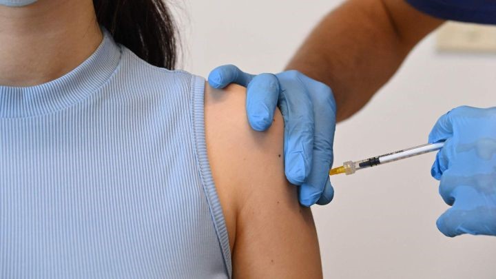 Minsalud fortalece esquema de vacunación ante alertas por picos de enfermedades prevenibles