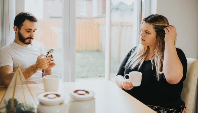 Phubbing: fenómeno psicológico con consecuencias negativas para el equilibrio emocional