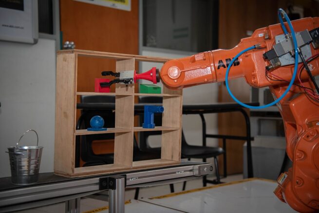 Simulador de brazo robótico, creado por estudiante de la Unal-La Paz, serviría para aplicaciones de manufactura inteligente