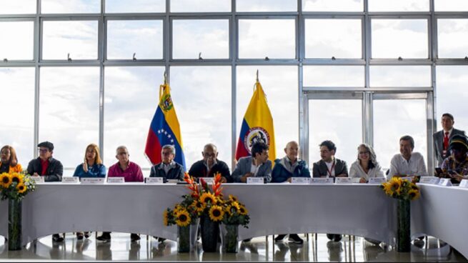 Colombia y el Eln aprueban acciones humanitarias para las zonas más afectadas por el conflicto