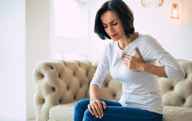 Por qué el riesgo de infarto aumenta en las mujeres con la menopausia