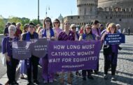 Mujeres levantan la voz ante el patriarcado de la Iglesia