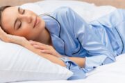 Hasta dormir es mejor para el corazón que pasar el día tumbado en el sillón, asegura estudio