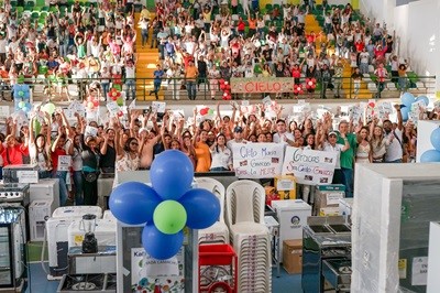 Gobierno del Cesar entregó equipos y herramientas para fortalecer emprendimientos