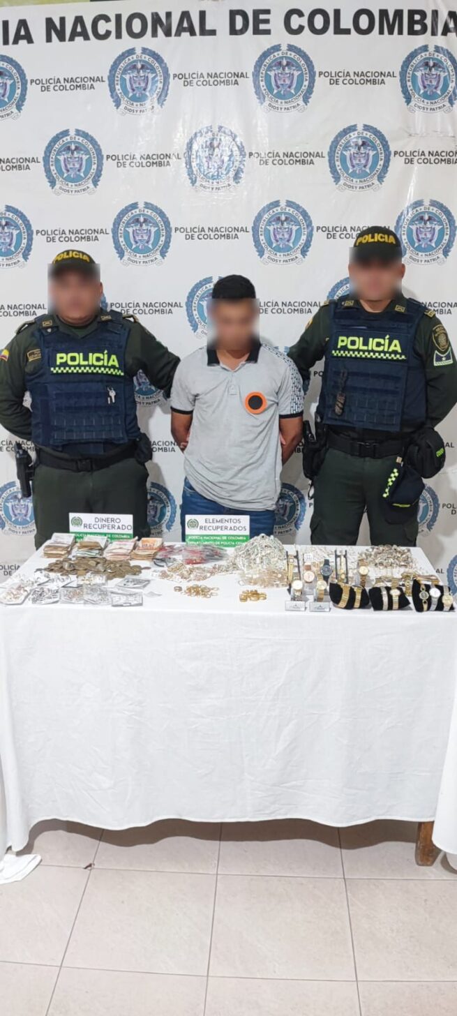 Estaba escondido en el techo para hurtar un local comercial; fue capturado