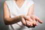 ¿Cómo puedes prevenir la hinchazón de manos durante o después del ejercicio?