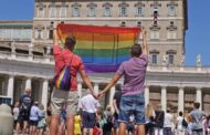 El papa dice que las bendiciones LGBTQ+ son para individuos, no para aprobar uniones