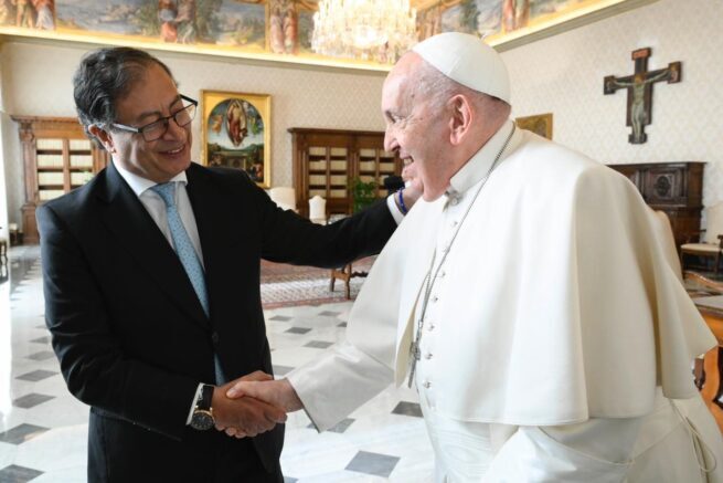 Presidente Petro propone al papa Francisco una ronda de negociaciones con el Eln en el Vaticano