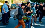 Cuidado: textear mientras cruzas la calle puede ser mortal