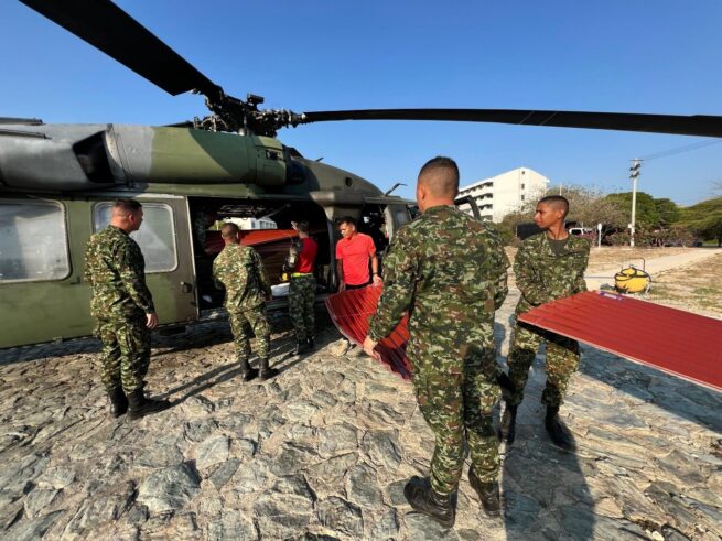 Ejército brinda apoyo aéreo para la construcción de infraestructura educativa en la comunidad Kogui Mutenzhi, en la Sierra Nevada