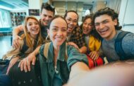 Buena alimentación, dormir bien, vida activa, perdonar y mantener relaciones sociales reales, claves para ser felices
