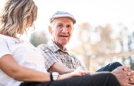 Los desafíos de lidiar con el envejecimiento de los padres (y cómo evitar conflictos)