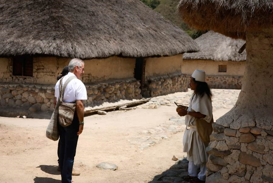 Director Sena visitó territorio sagrado y anuncia formación técnica y complementaria para comunidad Arhuaca de Nabusimake
