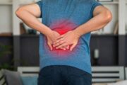 Estos son los riesgos -incluso psicológicos- de ignorar un dolor de espalda