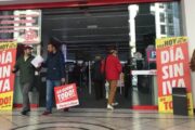 Presidente Petro propone Días sin IVA para confecciones, textiles y paneles solares
