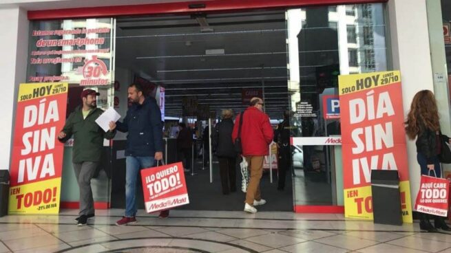 Presidente Petro propone Días sin IVA para confecciones, textiles y paneles solares