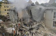 Rusia bombardea un hospital infantil de Ucrania y provoca decenas de muertos