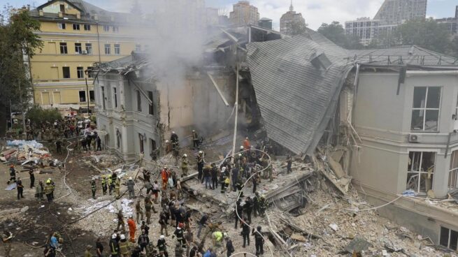 Rusia bombardea un hospital infantil de Ucrania y provoca decenas de muertos