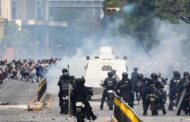 Represión de protestas tras la reelección de Maduro deja al menos dos muertos