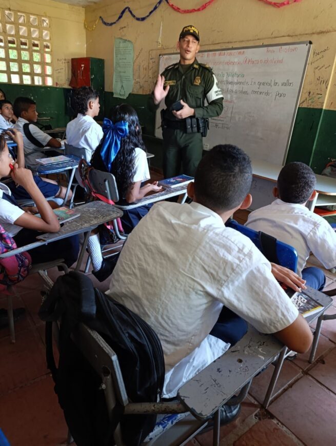 Policía Metropolitana de Valledupar garantiza seguridad a estudiantes en su regreso a clases