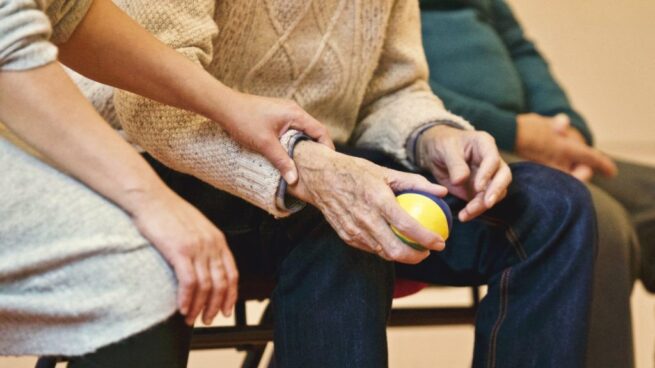 La prevención ayuda a combatir la demencia, pero no es una solución mágica