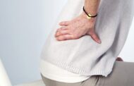 Qué posturas causan dolor y cómo corregirlas