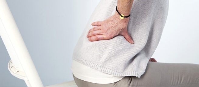 Qué posturas causan dolor y cómo corregirlas