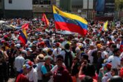 Oposición llama a movilizarse en Venezuela y el ‘mundo’ tras controversial elección