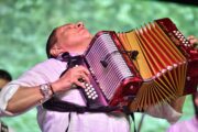 El Vallenato es el género musical que sigue con las tendencias y la popularidad en Colombia