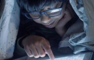 Niños: el tiempo frente a una pantalla antes de dormir afecta el sueño de forma diferente a lo que se pensaba