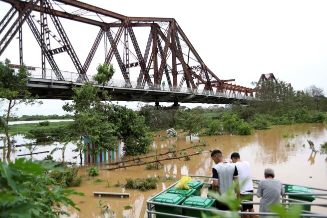 Aumentan a 87 los muertos y 70 los desaparecidos por tifón en Vietnam