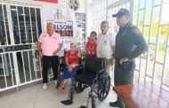 Policía entrega sillas de ruedas y elementos hospitalarios en San Alberto, Cesar