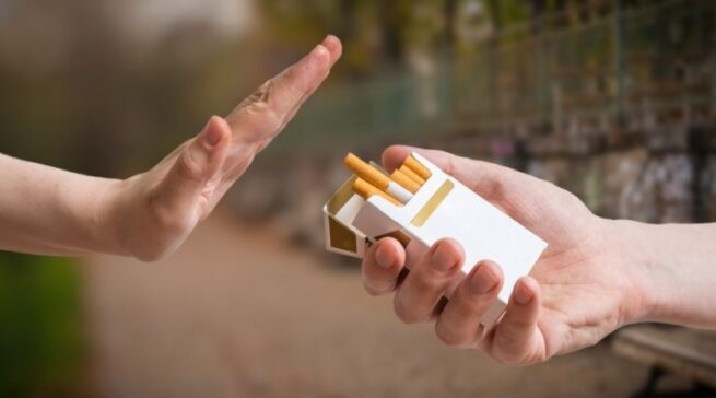 La OMS sugiere prohibir el tabaco a los jóvenes para hacer caer la mortalidad