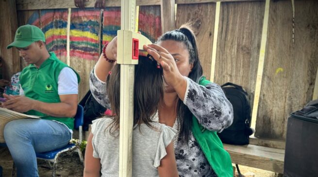 Misión humanitaria conjunta brinda atención a niñas y niños de comunidades wiwa