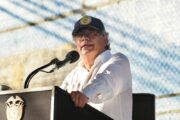 Un kilovatio de energía que cuesta 120 pesos, lo venden a casi 1.000 pesos, robando al pueblo: Presidente Petro