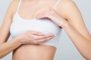 ¿Por qué hay más casos de cáncer de mama en mujeres jóvenes?