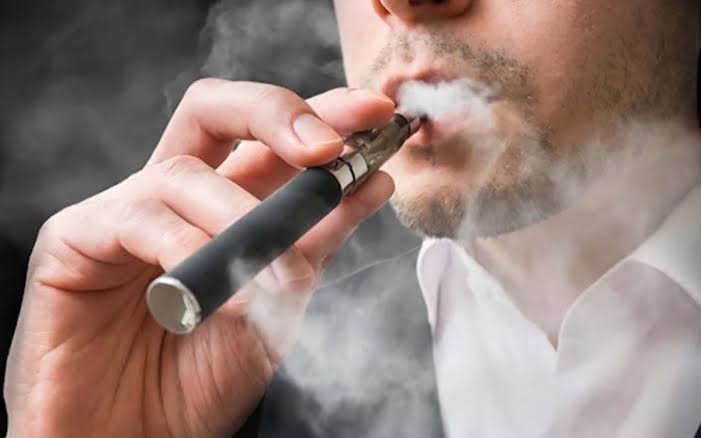 Las consecuencias de vapear con cigarrillos electrónicos