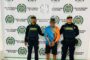 Tenían detención domiciliaria y la Policía los sorprendió fuera de su residencia