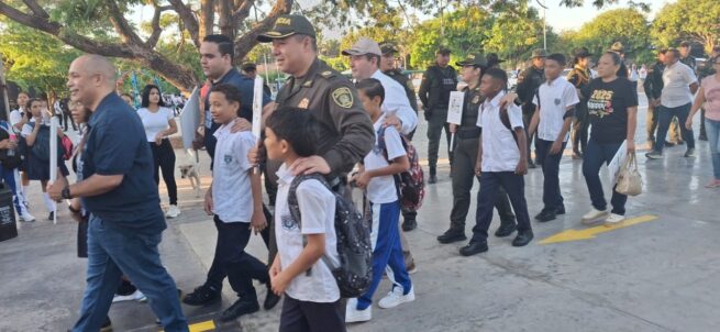 La Metropolitana de Valledupar acompañó a estudiantes de la Institución Educativa Consuelo Araújo a su regreso a clases