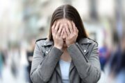 ¿Puede ser la ansiedad una manifestación inicial de una enfermedad neurológica en algunos casos?