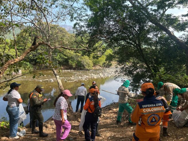 Jornada de limpieza en el balneario El Rincón, en el Día Internacional de Acción por los Ríos