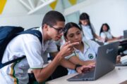 En aulario del Instituto Agrícola de Pueblo Bello, estudiantes aprendieron a construir robots con inteligencia artificial