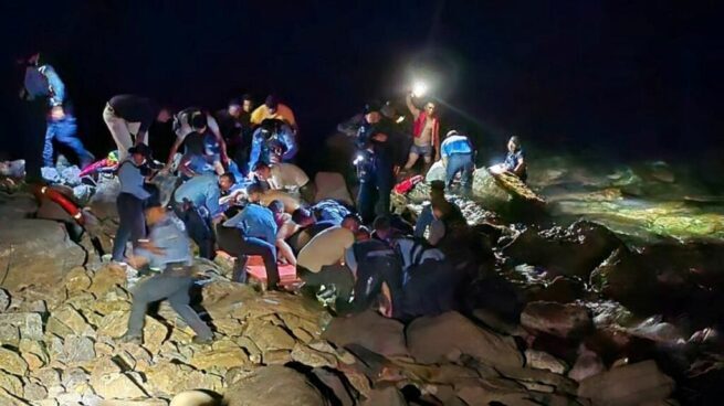 Al menos 12 muertos al caer pequeño avión al mar en isla caribeña de Honduras