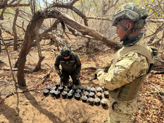 En La Guajira, el Ejército Nacional ubicó y destruyó un depósito de explosivos