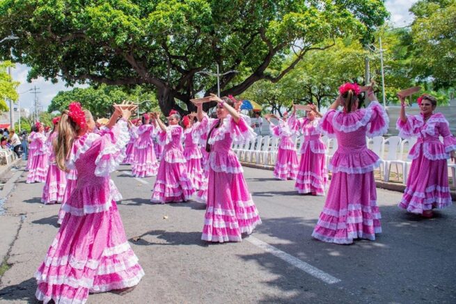 Por tercer año, pacientes de cáncer de mama estarán en desfile de piloneras