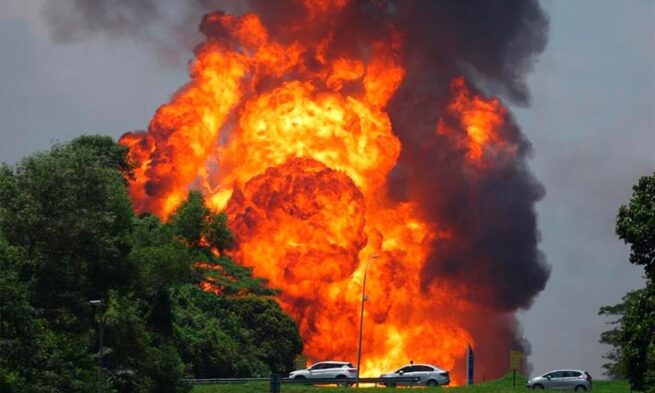 Enorme incendio en tubería de gas en Malasia deja 145 heridos