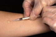 MinSalud exhorta a vacacionistas de mitad de año a vacunarse contra la fiebre amarilla