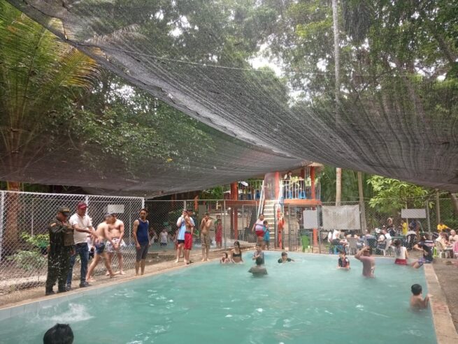 Vigilancia y control en piscinas recreativas para proteger a niños, niñas y adolescentes
