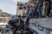 Al menos 16 muertos en un ataque israelí contra desplazados en el sur de Gaza