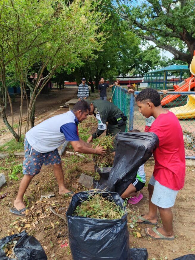 Policía y comunidad, recuperan el parque San Francisco de Asís, en Chimichagua